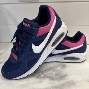 Nike air gym shoe sneakers 10.5 purple blue